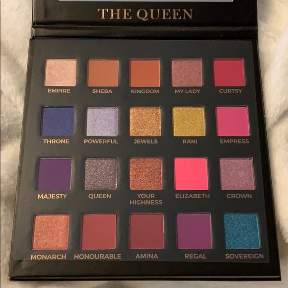 Eloise the queen eyeshadow palette - Picture 2 of 2